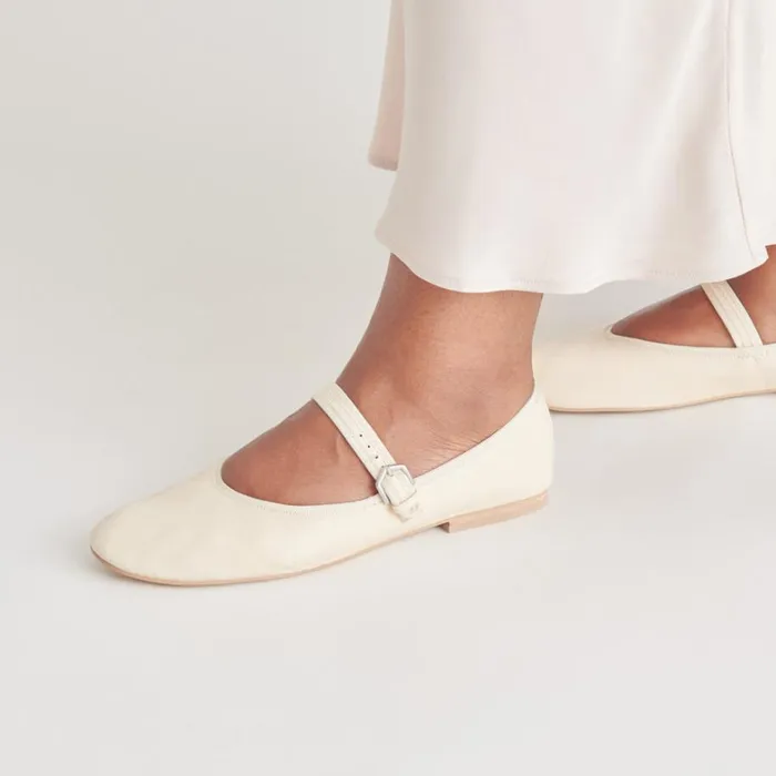 Flats and Loafers Women Dolce Vita Roslyn Ballet Flats Creme Leather