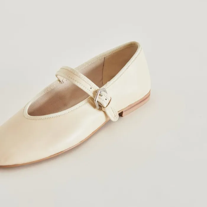 Flats and Loafers Women Dolce Vita Roslyn Ballet Flats Creme Leather