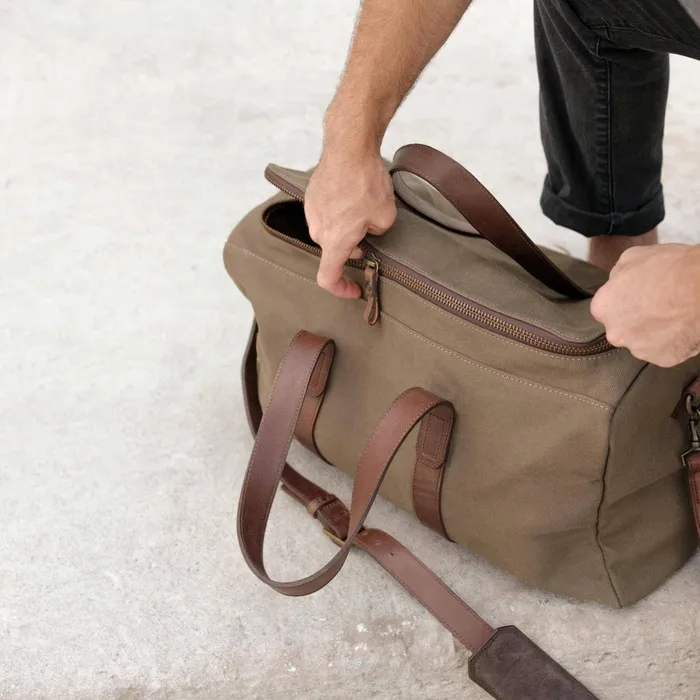 Men Luis Weekender Forest Green Nisolo Bags and Wallets